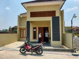 Rumah desain modern klasik lokasi utara de Tjolomadoe
