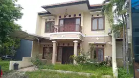 Rumah Classic 2 Lantai Villa Taman Telaga Citraland Surabaya