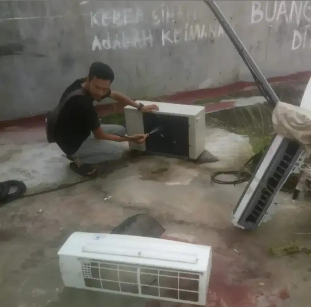 Service AC dan bongkar pasang AC