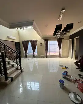 Di jual Rumah cantik Virginia Regency Pakuwon City Surabaya