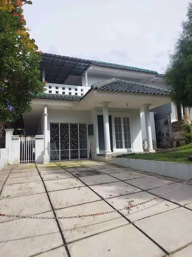 Dijual cepat rumah dua lantai siap huni di sentul city bogor