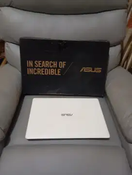 Laptop Asus Slim X453