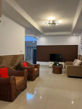Disewakan Rumah di Mendow Green Lippo Cikarang, Siap Huni, 90 Juta/Thn