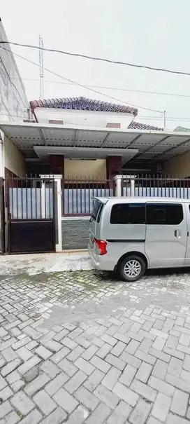 Rumah desain modern lokasi barat Masjid Al Aqsho Purbayan