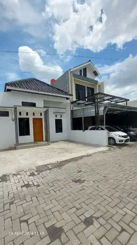 RUMAH CLUSTER 2 LANTAI DEKAT KAMPUS UMS KARTASURA