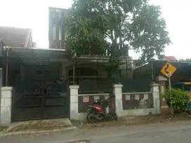 Rumah 2 lt kawasan full perumahan Gentan akses jalan lebar
