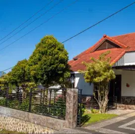 Di jual rumah batu semi villa batu