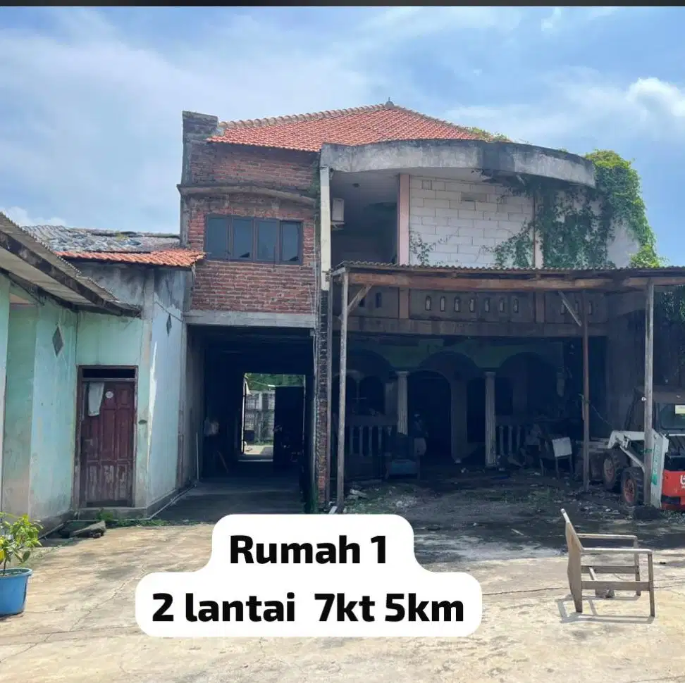 Dijual Tanah Bonus 2 Bangunan Rumah , Ambyaar  LT 700m2