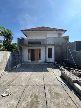 RUMAH MEWAH LIMASAN MODERN DALAM PERUMAHAN DI JALAN KALIURANG KM 13