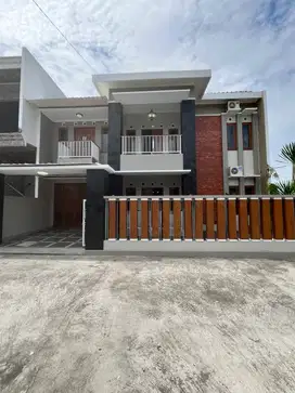 RUMAH BARU MEWAH 2 LANTAI BERKUALITAS TATA RUANG LEGA DI TAMANMARTANI