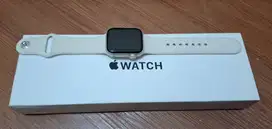 Second-Hand Apple Watch SE Gen 2 (Starlight)