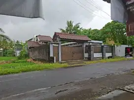 Rumah besar murah tepi jalan utama