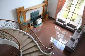 Rumah lux ada kolam renang di jual di setiabudi bandung