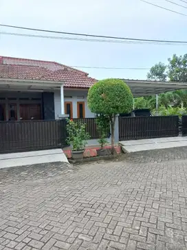 Dijual Rumah 1 1/2 Lantai Siap Huni