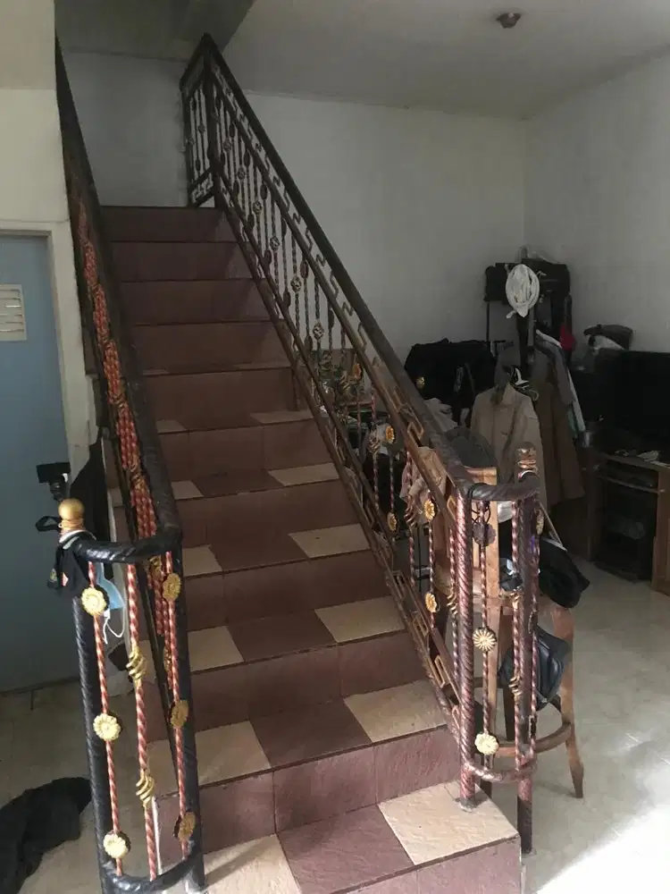 DIJUAL RUMAH LANTAI 2 LOKASI JALAN PULAU GALANG DENPASAR