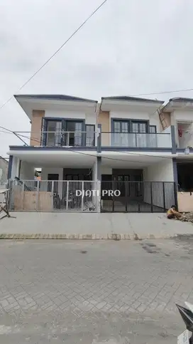 Rumah Hook 2 Lantai Di Ketintang Baru Dekat Ahmad Yani, Royal Mall