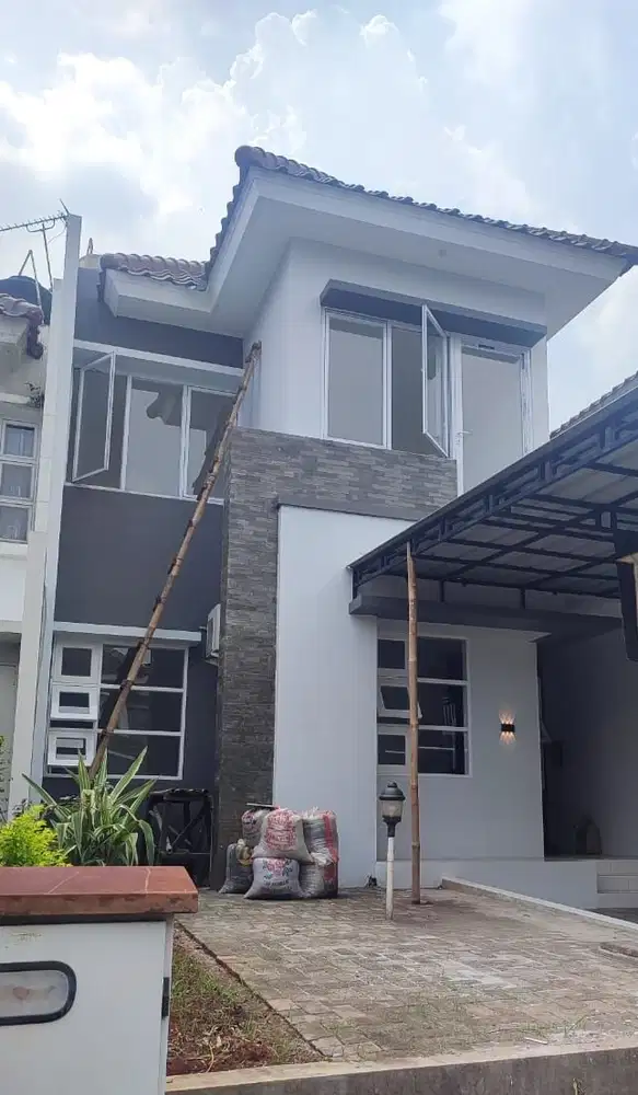 BU RUMAH LIKE NEW BEBAS BANJIR DEKAT TOL LEGENDA WISATA CIBUBUR