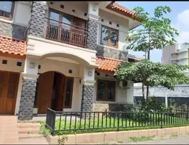 Di jual rumah bagus 2 lantai siap huni, posisi hook di Seturan