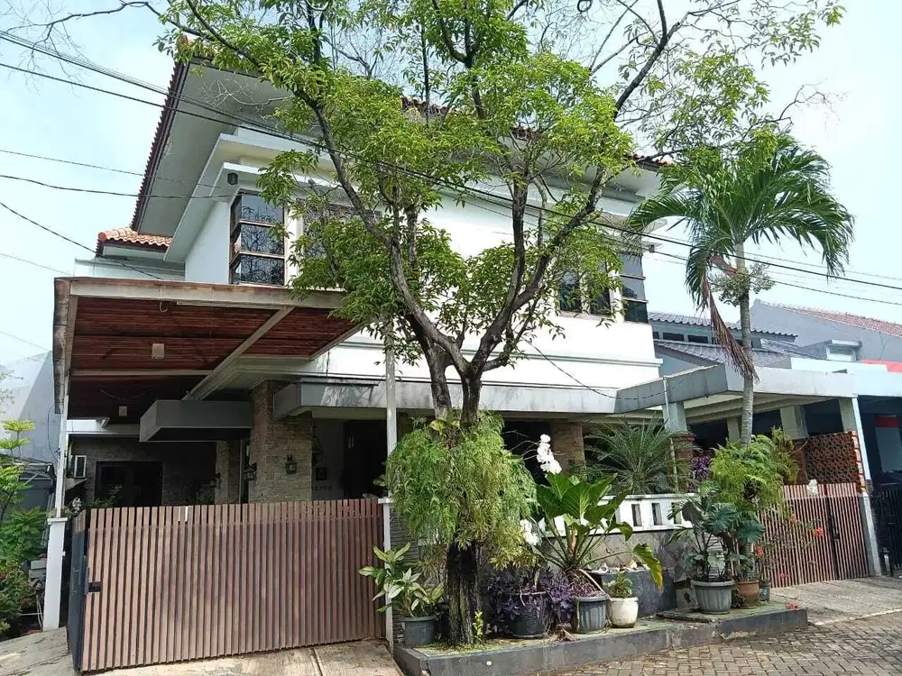 Dijual rumah bagus depan taman semi furnished di Jatibening Bekasi