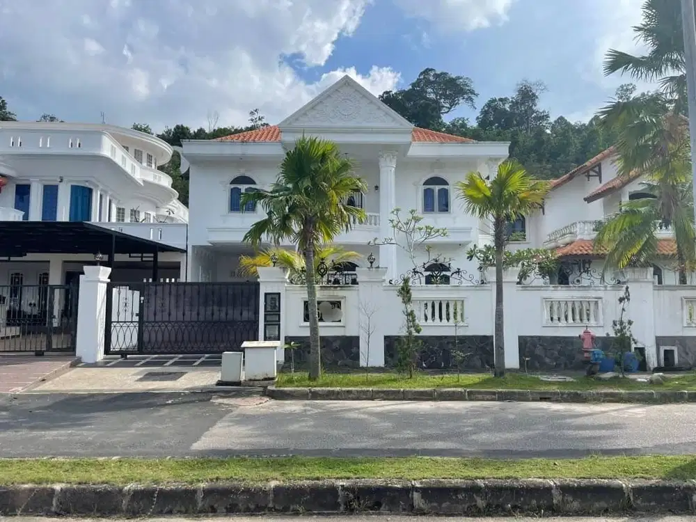 Dijual Rumah Elite 2 lantai fully furnished hadap Timur di Sukajadi