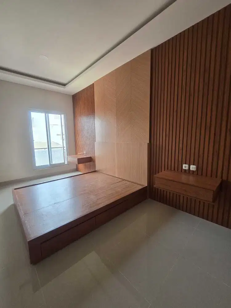 Rumah Taman Ratu 3 lantai row jalan 2 mobil Duri Kepa Jakarta Barat