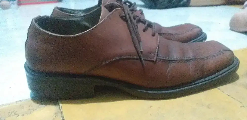 Misi om numpang lapak punya sepatu pantofel merek mario coumo