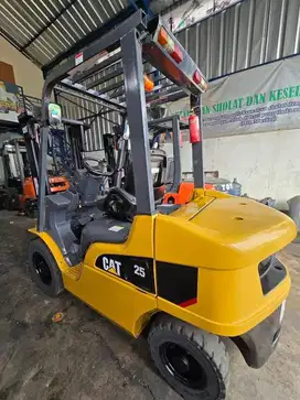Forklift Caterpillar 2,5 Ton,Manual,Tiang 3 Meter,Mesin S4S,Tahun 2020