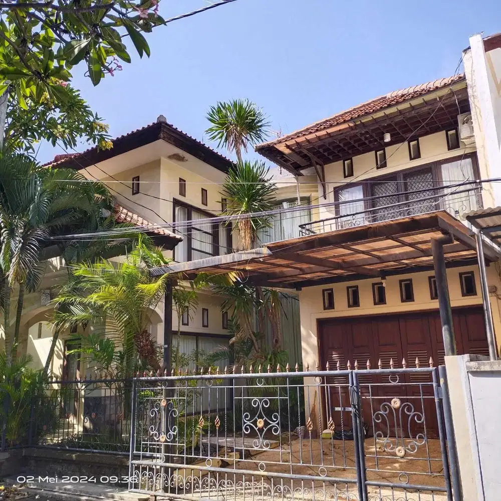 dijual rumah lantai 2 renon denpasar