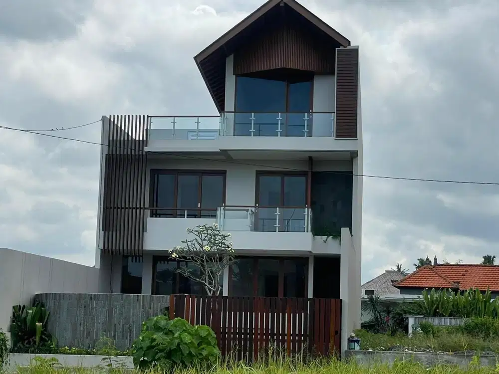 Dijual villa lantai 3 pererenan