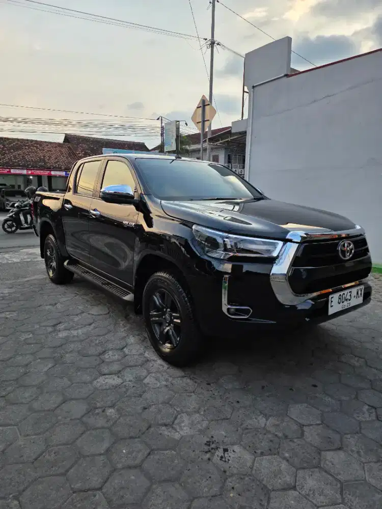 Hilux v 4x4 diesel matic tahun 2023