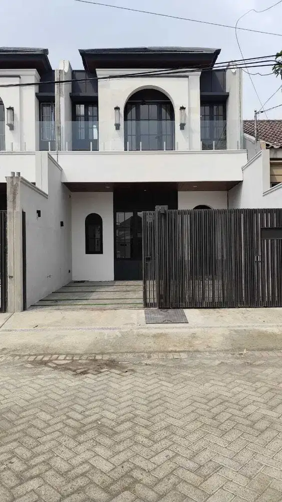 Dijual Rumah Manyar  New Row jalan 8 meter