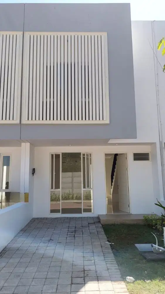 Rumah Dian Istana Cluster Oasia Dekat Graha Family Citraland Darmo WBM