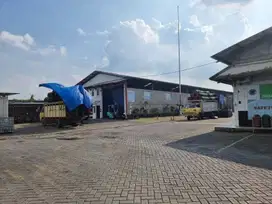 Gudang Luas Akses Jalan Raya di Taman, Sidoarjo Dekat Pintu Tol Waru