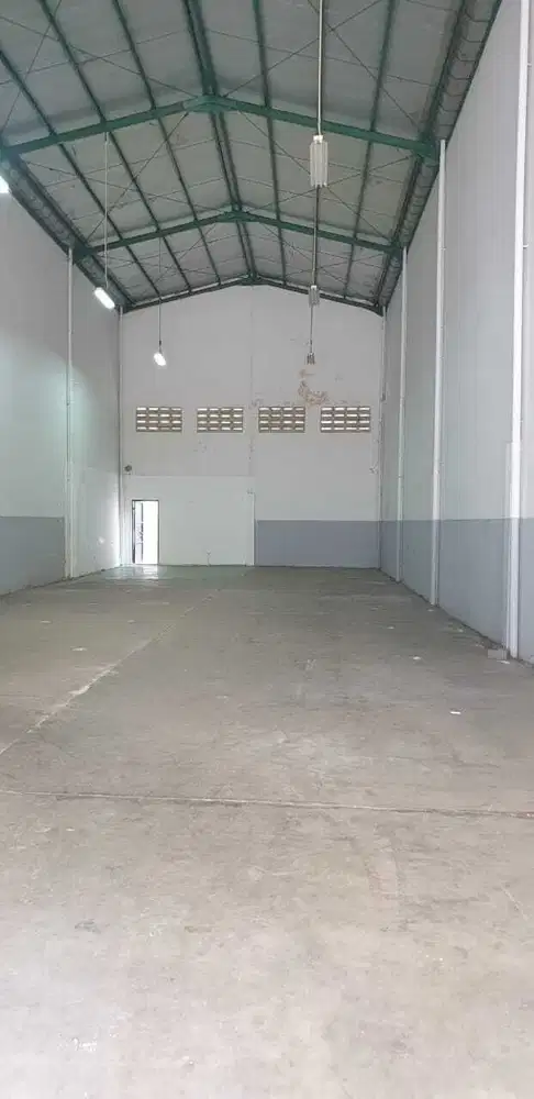 Di sewakan gudang 2 lantai