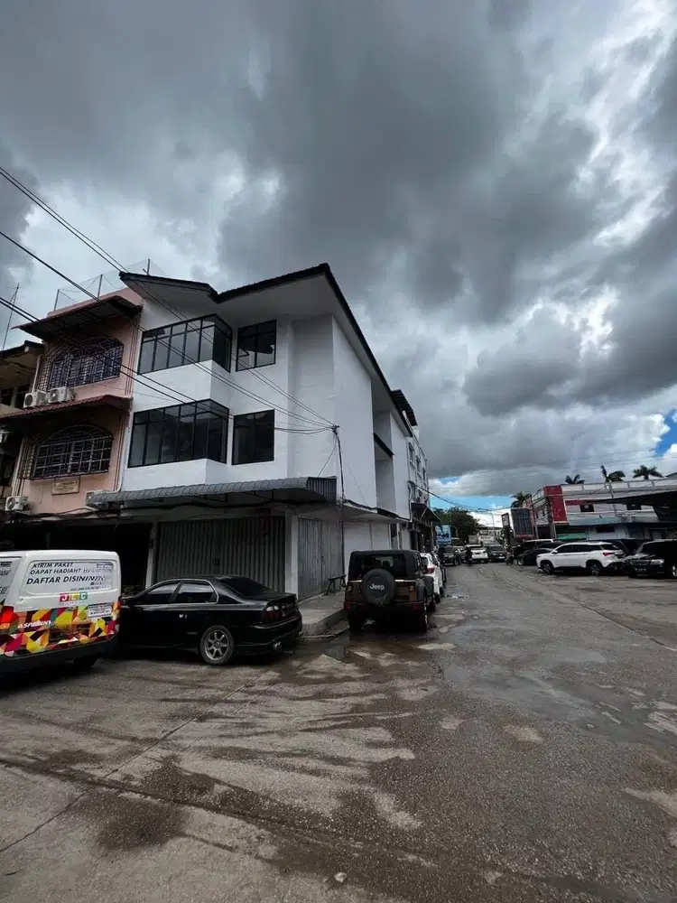 Dijual Ruko Hook 3 Lantai di Nagoya