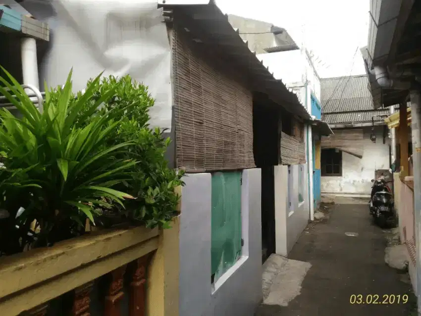 Dijual rumah murah layak huni luas 1lt akses gg motor di condet