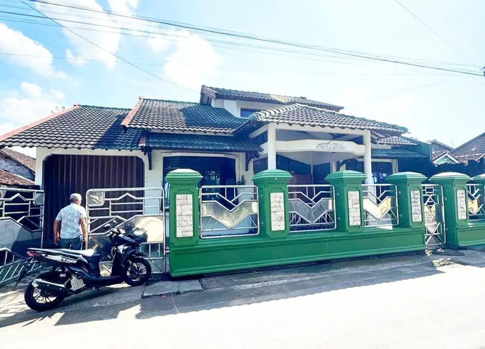 Rumah besar dan luas area jakal km 6