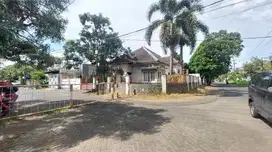 rumah cakep di hook perum elite araya blok depan malkot