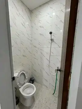 DI JUAL RUMAH BARU GRESS SIAP HUNI+ADA POLL NYA LOKASI BARUK SURABAYA