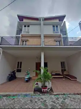 Rumah Baru Gress Siap Huni  Lokasi Jambangan Surabaya