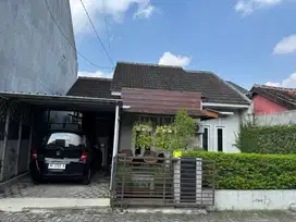 RUMAH DALAM PERUM DI JL RAYA TAJEM