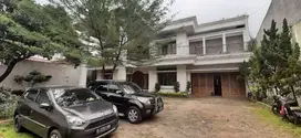 Dijual Cepat Rumah Mewah Besar Strategis di Jl Pepaya Jagakarsa