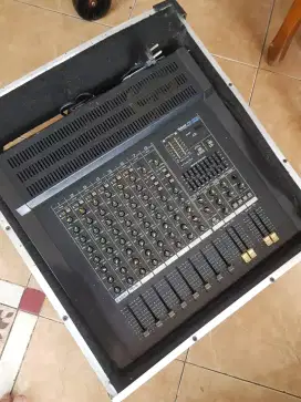Power mixer roland pa200 made in japan