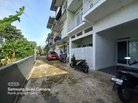Rumah 3 lantai manerican style cihanjuang dekat pemkot cimahi