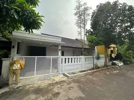 Dijual rumah siap huni di komplek Tanah Baru Beji