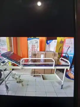 Tempat tidur untuk ruangan UGD
