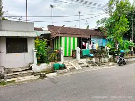 Tanah bonus bangunan dekat dari jalan raya utama Ps Kliwon Solo