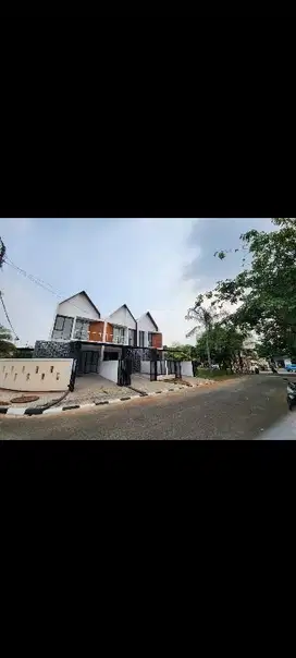 dijual rumah baru di Griya Loka BSD