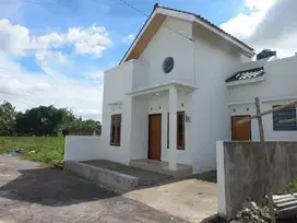 RUMAH MODERN DI MENURAN BAKI LOKASI SETRATEGIS SELATAN SOLO BARU