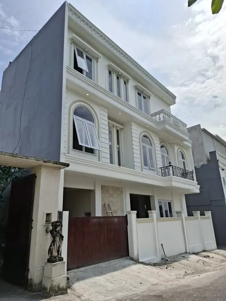 dijual rumah baru lantai 3 ubung denpasar
